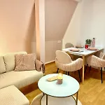Апартаменты Pink Sissi Hideaway Mit Seeblick *